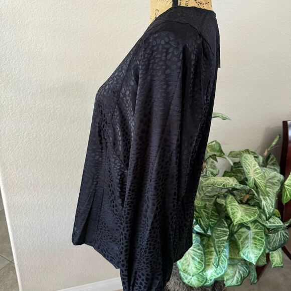 NWT Chenault Pebble Satin Like Jacquard Blouse in Black - Picture 6 of 12
